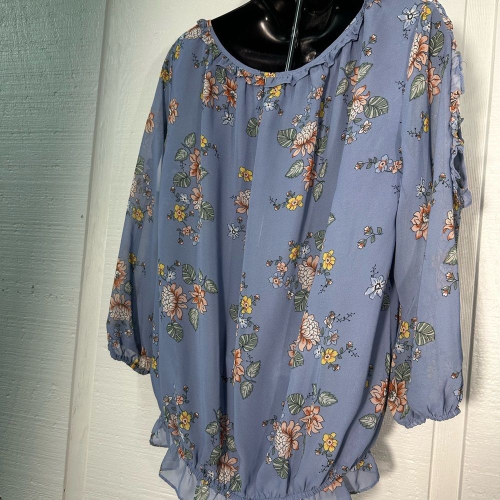 Max Studio Women’s Blue Floral 3/4 Sleeve Top Size Medium EUC - Picture 4 of 8
